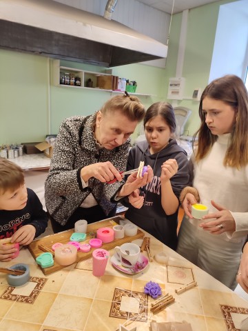 Nodarbība “Sveču liešanas meistarklase”. Vadītāja Mirdza Akmentiņa
